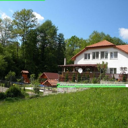 Yoyo Zurli Park Hotel Resita Exterior photo